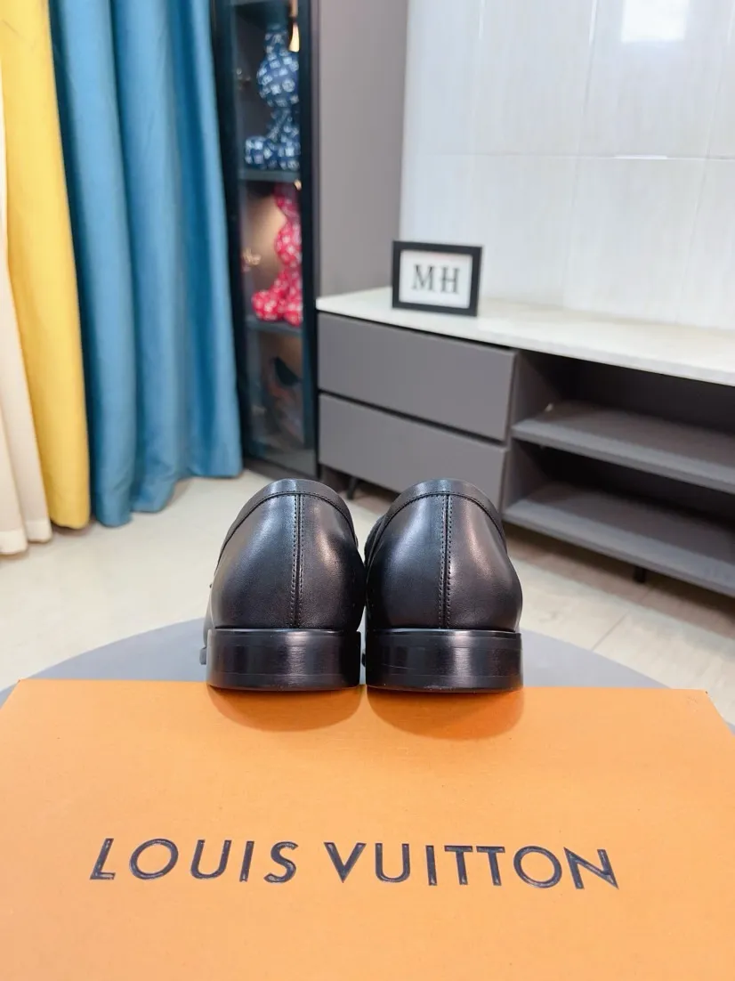 Men's men's shoes 💰500🌸🌸 [Louis Vuitton (LV)] High-end business formal leather shoes 🍀 luxurious and elegant style, both practicality and style, professional focus on details and quality, counter original 1⃣️: 1⃣️ ultra-accurate reproduction 👍🏻! Material: The upper is made of imported original calfskin➕imported Italian cowhide leather. Original anti-slip and wear-resistant outsole! Code number: 38--44 (45 customized)